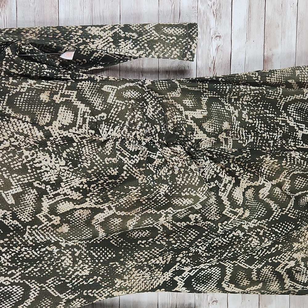Harlow & Rose, khaki grn and creme, reptile pattern dress, Size M. - Picture 3 of 9